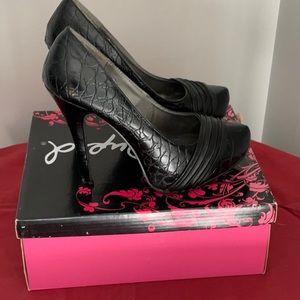 Qupid Black Stilletos